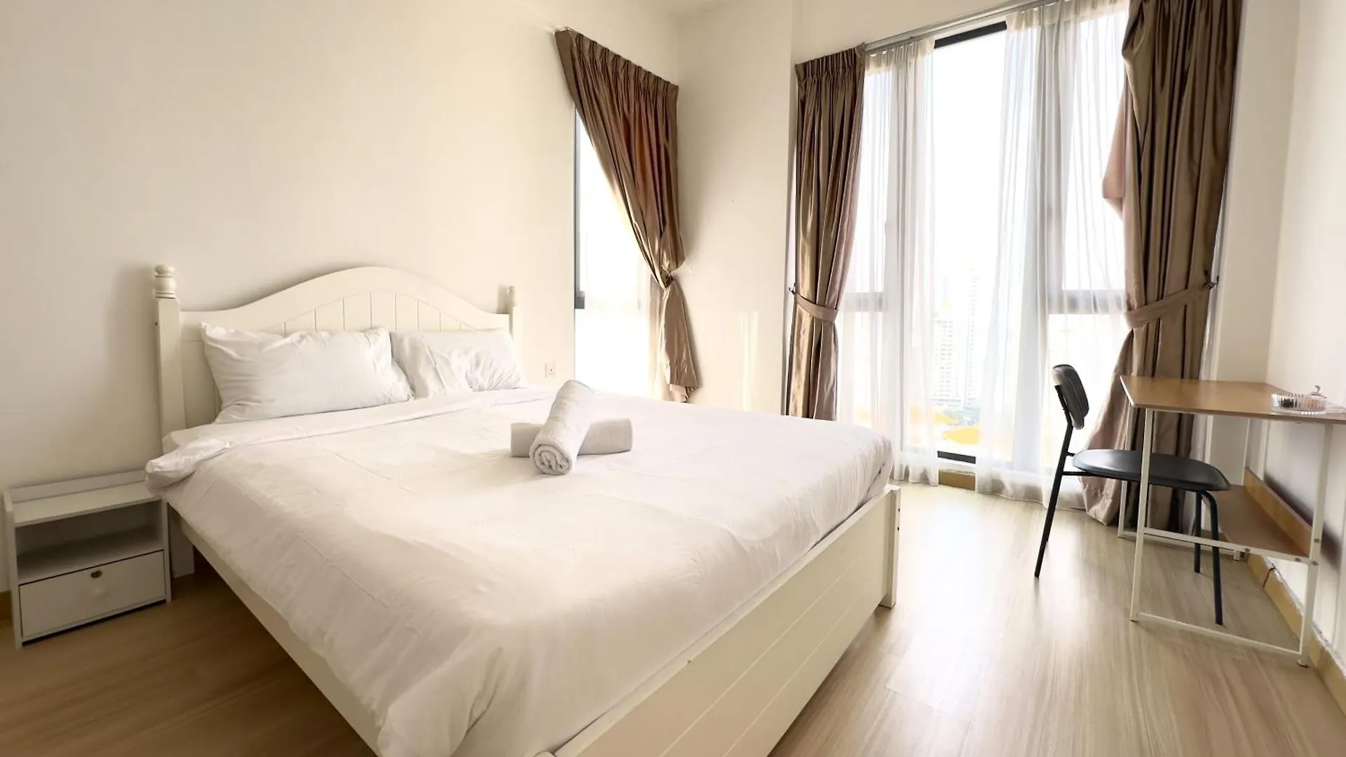 Deluxe Seaview Suite Tripe Bed With Bath Tub 25 Tanjung Tokong 0*,  Malásia